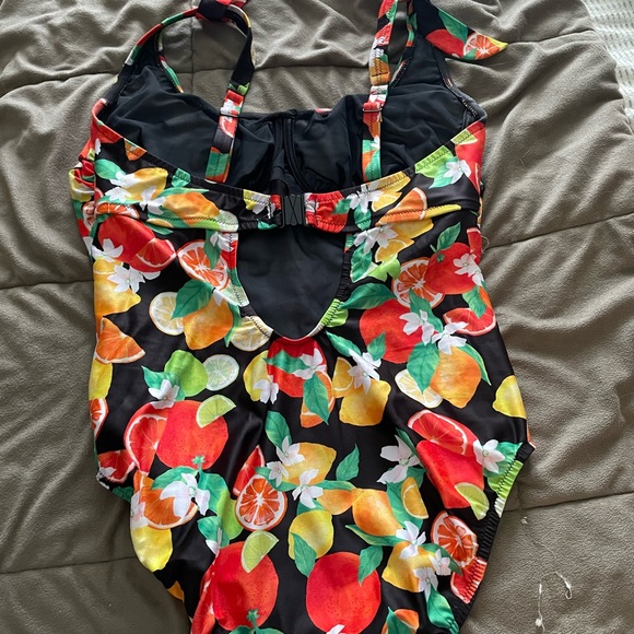 2 EUC underwire, one-piece swimsuits - Picture 9 of 11